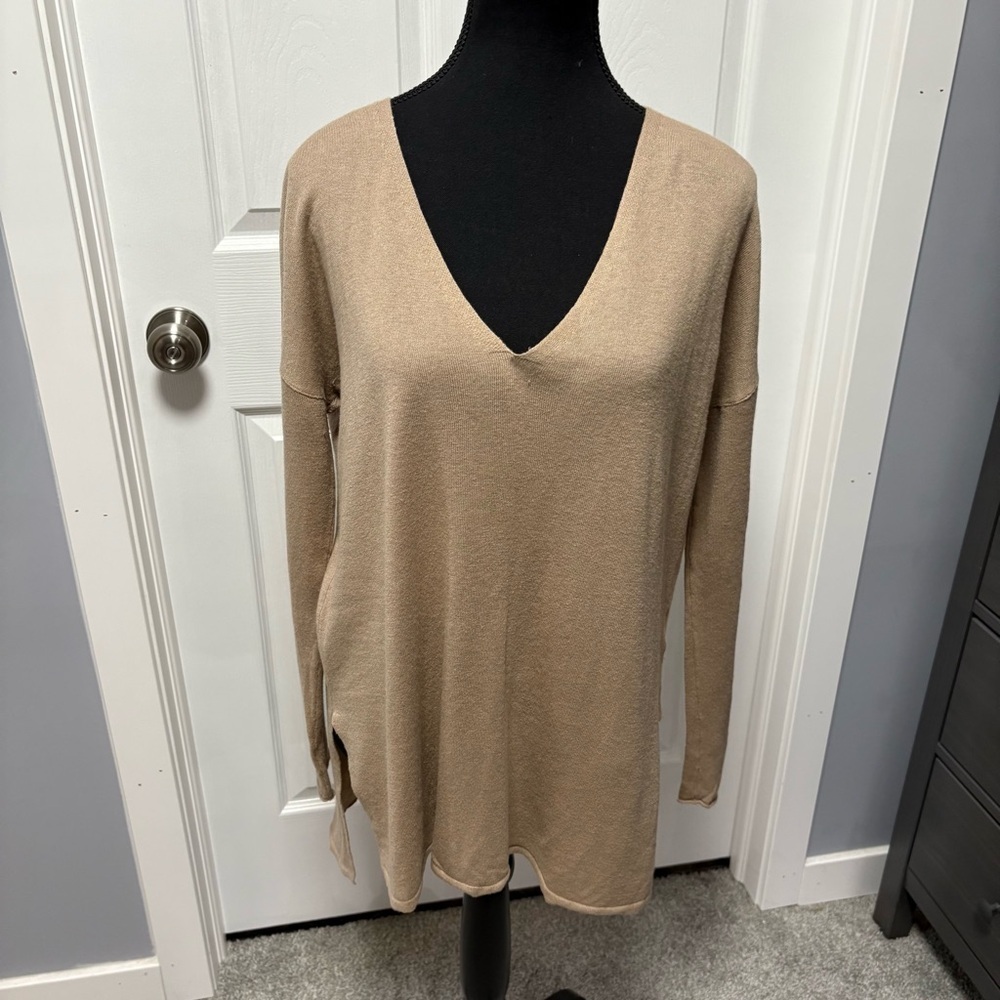 Aritzia - Babaton Top